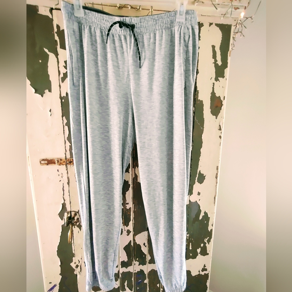 "BREATHE ON" LIGHTWEIGHT RUNNERS LARGE BY OLD NAVY ACTIVE